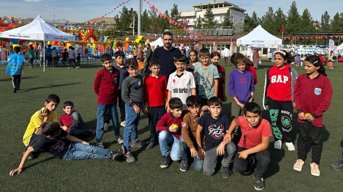 Kozluk Şehr-i Zor Doğa Kültür Turizm Festivalindeki Etkinlikler ve Gösteriler ile Öğrencilerimizi Buluşturduk.